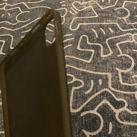 iPad pro case 11 frosted black like new - Picture 4 of 5